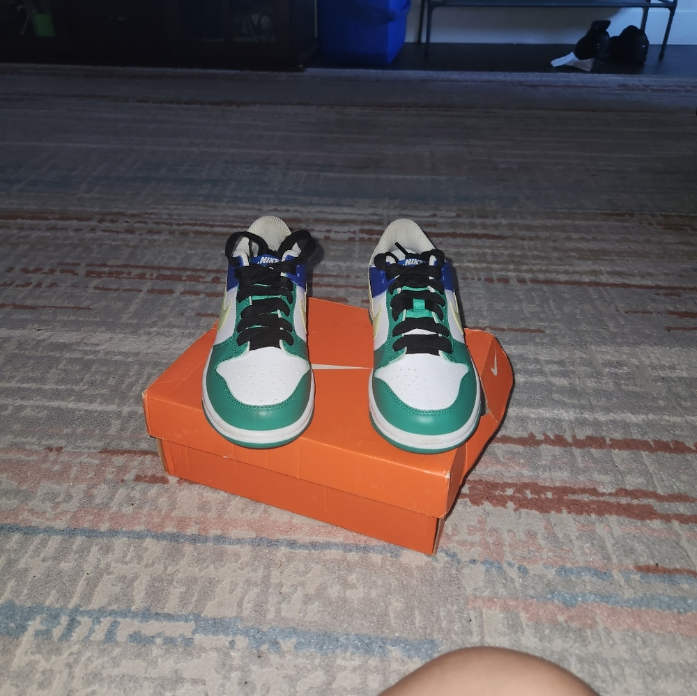 Nikes shoes - Picture 8 of 13